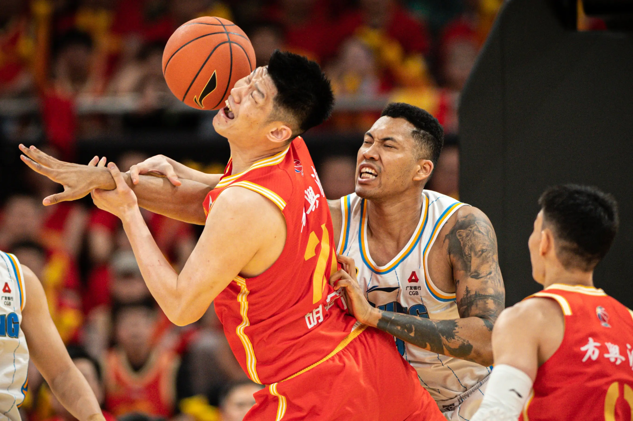 赛地聚焦：CBA季后赛今晨热度飙升，阿斯顿维拉主帅复盘，赛场秩序良好，赛季目标并未改变的简单介绍