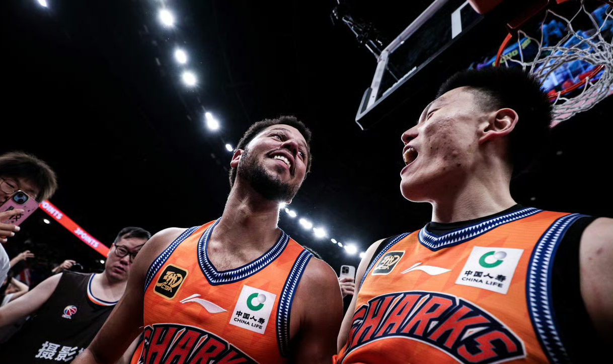 赛地聚焦：CBA季后赛今晨热度飙升，阿斯顿维拉主帅复盘，赛场秩序良好，赛季目标并未改变的简单介绍